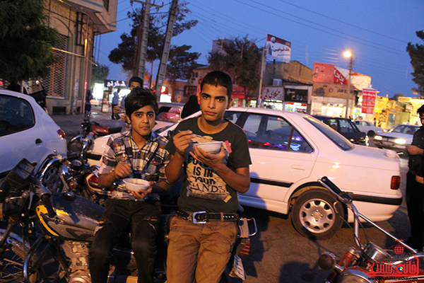 افطاری ماه مبارک رمضان در رفسنجان2