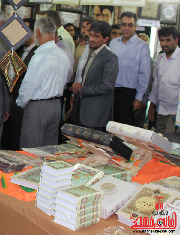 بازدید مسئولین از نمایشگاه بزرگ قرآن  و حجاب و عفاف در رفسنجان