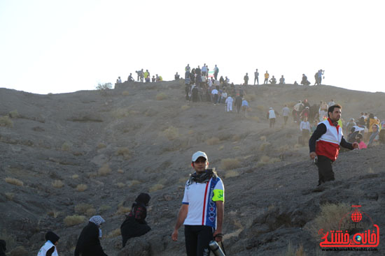همایش بزرگ کوهپیمایی خانوادگی در رفسنجان-روز خبرنگار-شهید خبرنگار (13)