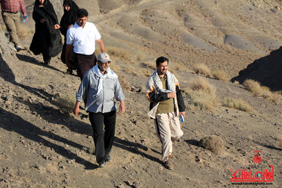 همایش بزرگ کوهپیمایی خانوادگی در رفسنجان-روز خبرنگار-شهید خبرنگار (11)