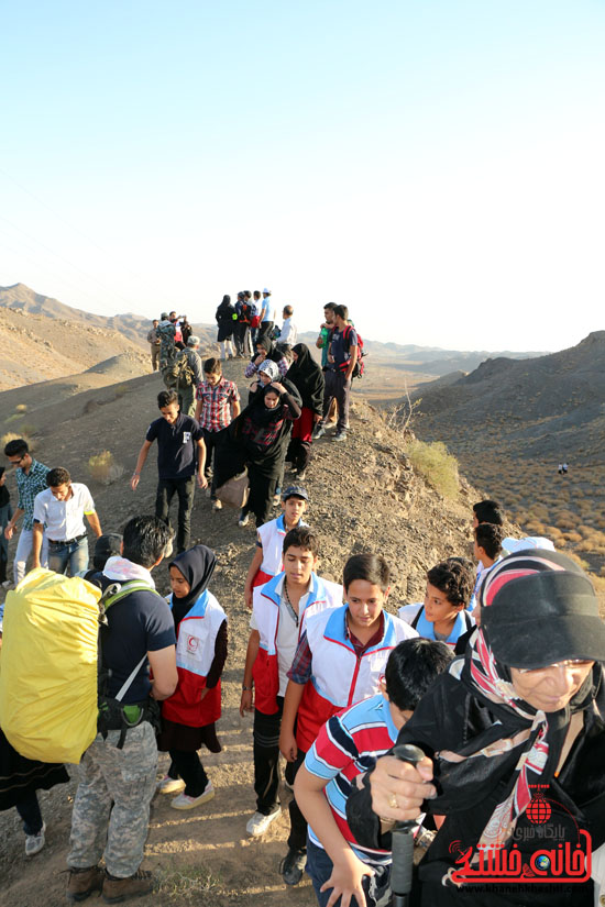 همایش بزرگ کوهپیمایی خانوادگی در رفسنجان-روز خبرنگار-شهید خبرنگار (6)