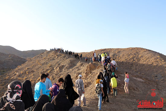 همایش بزرگ کوهپیمایی خانوادگی در رفسنجان-روز خبرنگار-شهید خبرنگار (7)