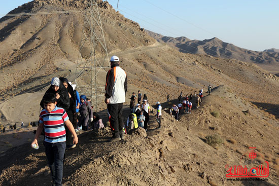 همایش بزرگ کوهپیمایی خانوادگی در رفسنجان-روز خبرنگار-شهید خبرنگار (8)