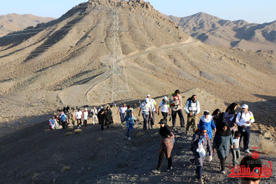 همایش بزرگ کوهپیمایی خانوادگی در رفسنجان-روز خبرنگار-شهید خبرنگار (9)