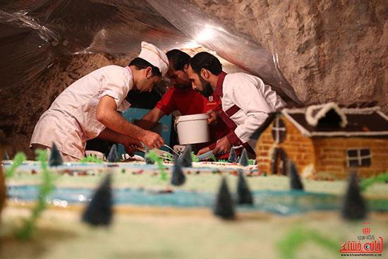 پخت کيک 500 کيلويي در جشن بزرگ ولایت در روستای اودرج رفسنجان (4)