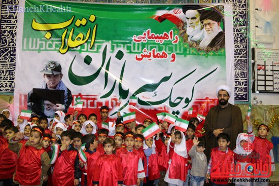 راهپیمایی سربازان کوچک انقلاب اسلامی در رفسنجان دهه فجر۹۳ (۲۳)