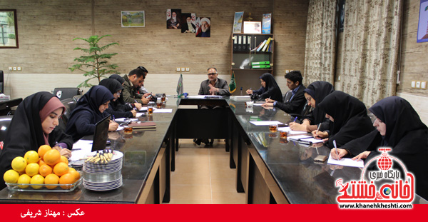 نشست مطبوعاتی خبرنگاران با رئیس منابع طبیعی رفسنجان-خانه خشتی