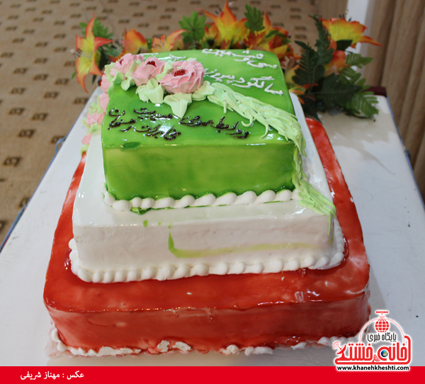 کیک تولد انقلاب در رفسنجان(خانه خشتی)