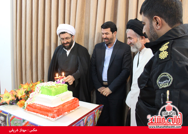 کیک تولد انقلاب در رفسنجان(خانه خشتی)۱