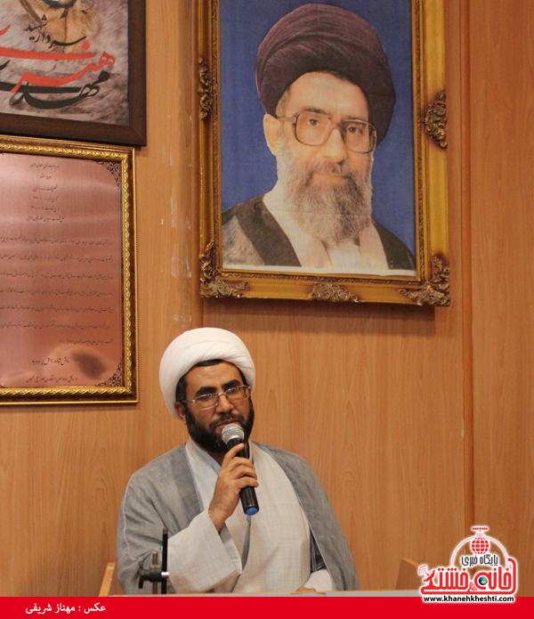 حجت الاسلام صادقی مسئول دفتر نهاد رهبری دانشگاه ولیعصر(عج) رفسنجان-خانه خشتی (۴)