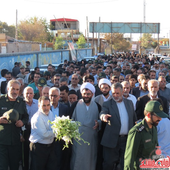 قبور مطهر شهدای رفسنجان گلباران شد (۱)