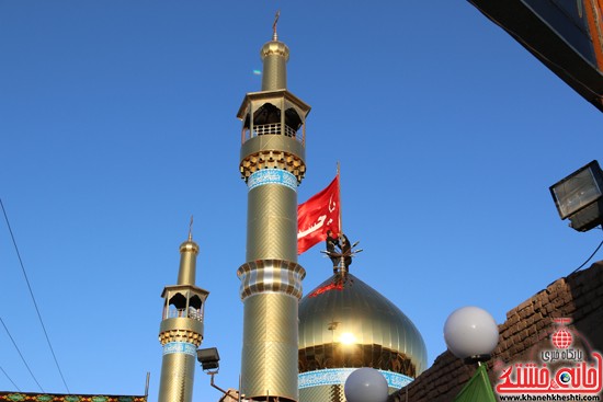 پرچم حرم امام حسین(ع) بر فراز گنبد مسجد صاحب الزمان (عج) هیئت کاظمیه رفسنجان (۱۳)