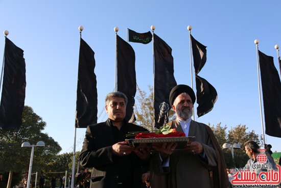 پرچم حرم امام حسین(ع) بر فراز گنبد مسجد صاحب الزمان (عج) هیئت کاظمیه رفسنجان (۴)