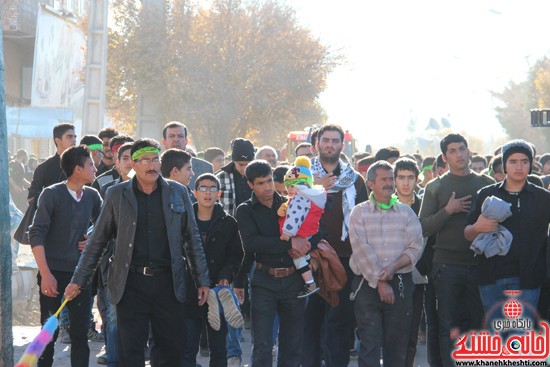 پیاده روی اربعین حسینی با حضور کاروان رهپویان کربلا در رفسنجان (۱۰)