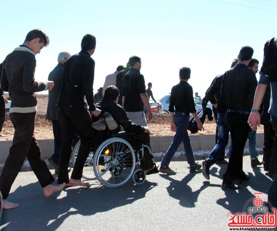پیاده روی اربعین حسینی با حضور کاروان رهپویان کربلا در رفسنجان (۱۹)
