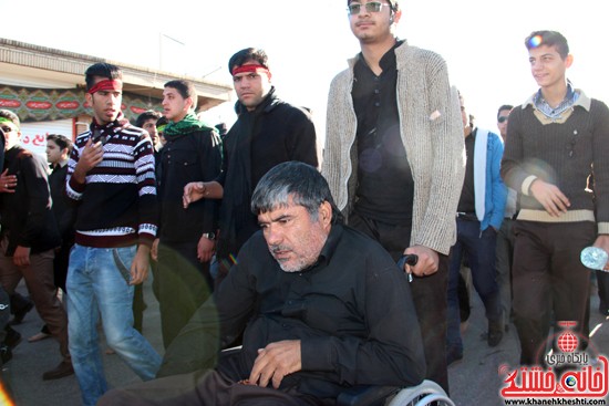 پیاده روی اربعین حسینی با حضور کاروان رهپویان کربلا در رفسنجان (۱۴)