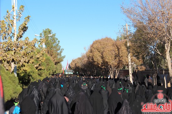 پیاده روی اربعین حسینی با حضور کاروان رهپویان کربلا در رفسنجان (۲)