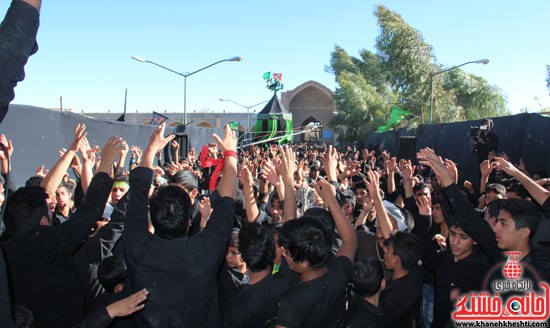 پیاده روی اربعین حسینی با حضور کاروان رهپویان کربلا در رفسنجان (۳۲)