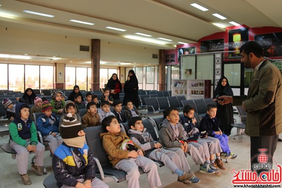 گردش علمی دانش اموزان دبستان امام حسن مجتبی از فرودگاه رفسنجان-خانه خشتی (۲)