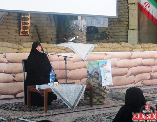 بازدید دانشجویان دختر بسیجی از مناطق عملیاتی جنوب_خانه خشتی_رفسنجان_ بهناز شریفی (۶)