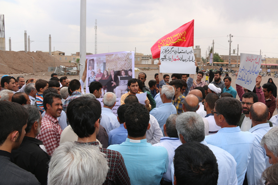 تجمع بزرگ مردمی در رفسنجان در پی دهن کجی فتنه گران به مقدسات پس از اقامه نماز جمعه