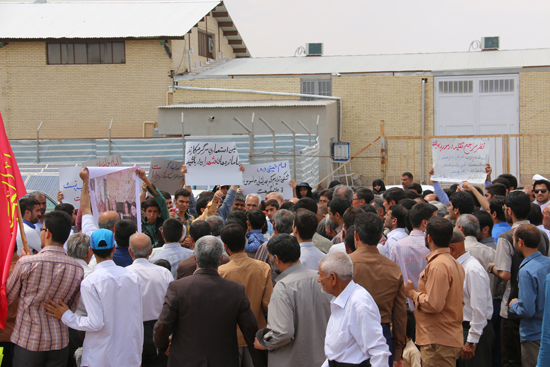 تجمع بزرگ مردمی در رفسنجان در پی دهن کجی فتنه گران به مقدسات پس از اقامه نماز جمعه
