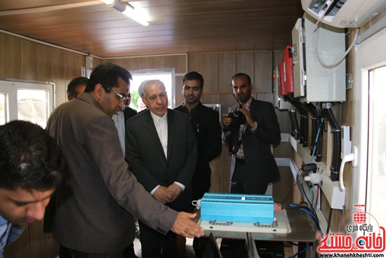 بازدیداز  سایت خورشیدی دانشگاه ولیعصر(عج) رفسنجان توسط وزیر آموزش پرورش و هیئت همراه