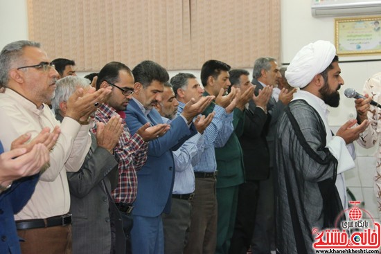 اقامه نماز جماعت بعد از جلسه مجمع بسیج شهرستان رفسنجان