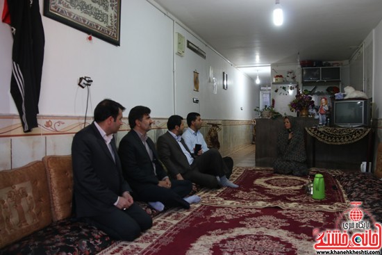 دیدار فرماندار و رئیس کمیته امداد با خانواده های مددجویان کمیته امداد شهرستان رفسنجان