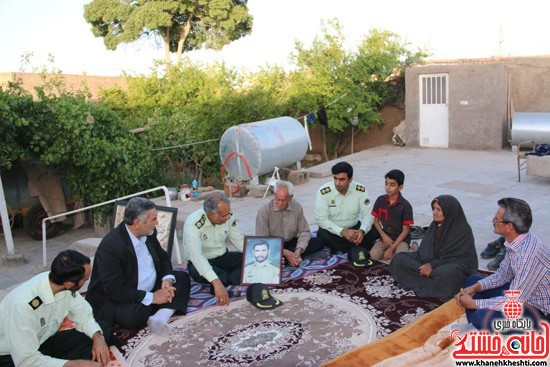 دیدار صمیمی فرمانده و جانشین نیروی انتظامی به همراه رئیس بنیاد شهید و امور ایثارگران شهرستان رفسنجان از خانواده شهیدان محمد و حسین ضیاءالدینی