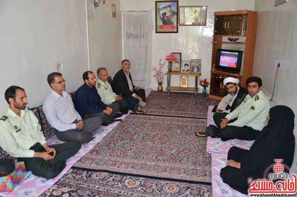 دیدار فرمانده نیروی انتظامی رفسنجان با خانواده شهداء (۲)