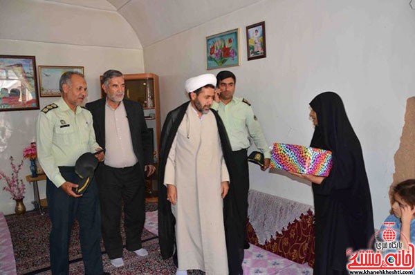 دیدار فرمانده نیروی انتظامی رفسنجان با خانواده شهداء (۳)