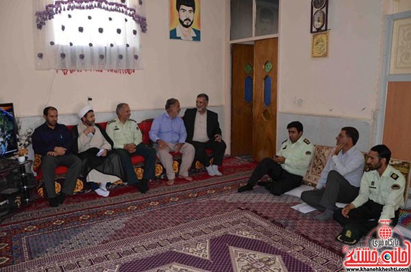 دیدار فرمانده نیروی انتظامی رفسنجان با خانواده شهداء (۴)