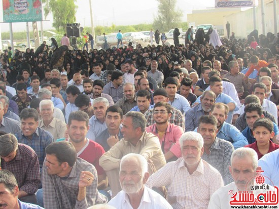 حضور حماسی نمازگزاران اسماعیل آباد نوق رفسنجان مرکز دهستان رضوان در نماز عید سعید فطر