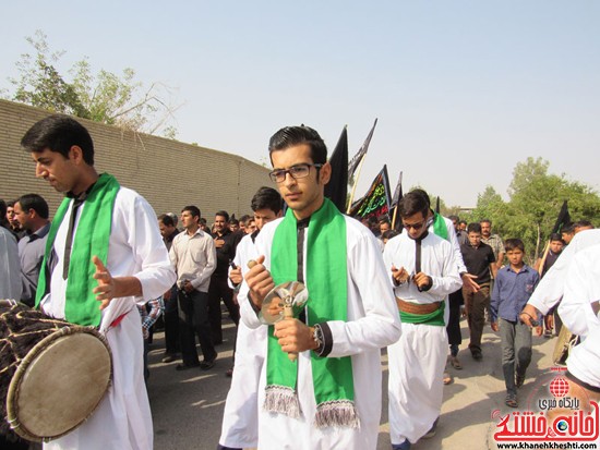 عزاداری در مسیر حرکت کاروان صادقیه نوق رفسنجان در سالروز شهادت امام صادق(ع)