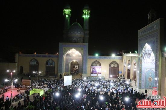 حضور مردم در مراسم وداع با ماه مبارک رمضان در مسجد جامع رفسنجان