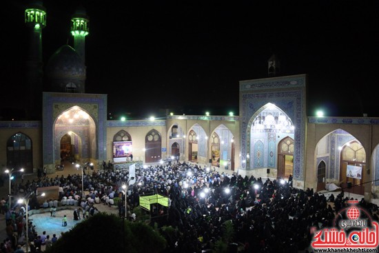 حضور مردم در مراسم وداع با ماه مبارک رمضان در مسجد جامع رفسنجان