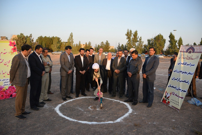 کلنگ زنی استخر مجموعه ورزشی رفاهی کارگران شهرستان رفسنجان 
