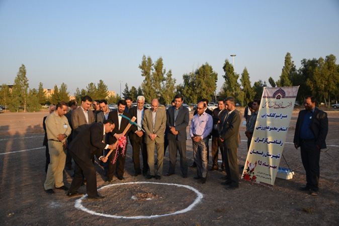 کلنگ زنی استخر مجموعه ورزشی رفاهی کارگران شهرستان رفسنجان 