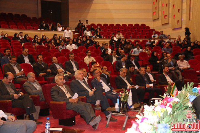 چهارمین کنگره ملی هیدروپونیک و تولیدات گلخانه ای در دانشگاه ولیعصر(عج) رفسنجان (۲۲)