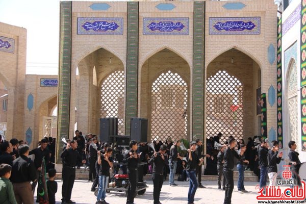 حضور هیئت های مذهبی و مردم شهرستان رفسنجان در روز تاسوعا حسینی در جوار شهدای گمنام مسجد امام خمینی (ره) 