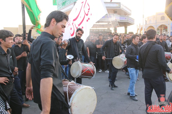 تجمع عزاداران حسینی در سقاخانه ابوالفضل(ع) رفسنجان در روز عاشورا