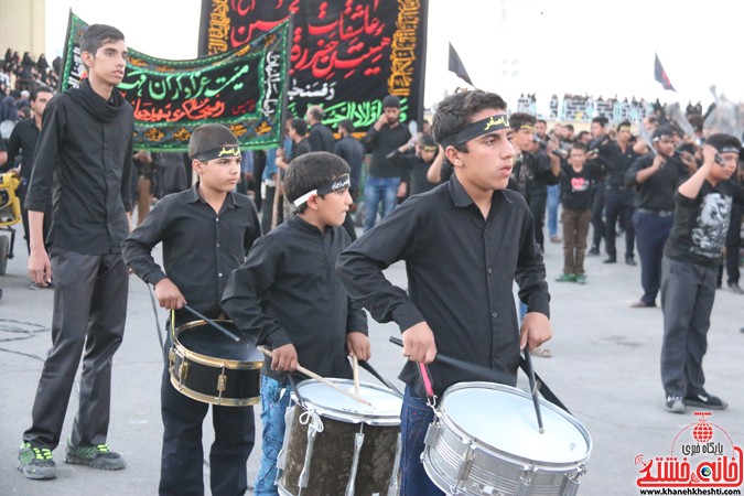 تجمع عزاداران حسینی در سقاخانه ابوالفضل(ع) رفسنجان در روز عاشورا