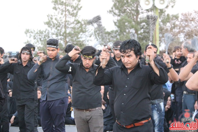 تجمع عزاداران حسینی در سقاخانه ابوالفضل(ع) رفسنجان در روز عاشورا