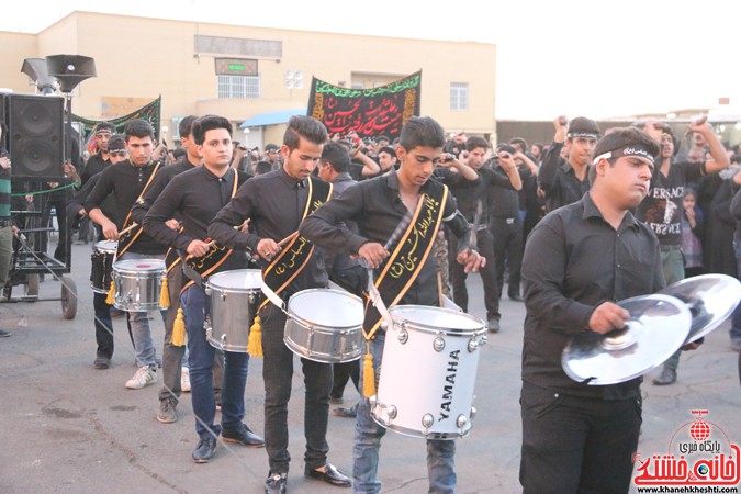 تجمع عزاداران حسینی در سقاخانه ابوالفضل(ع) رفسنجان در روز عاشورا