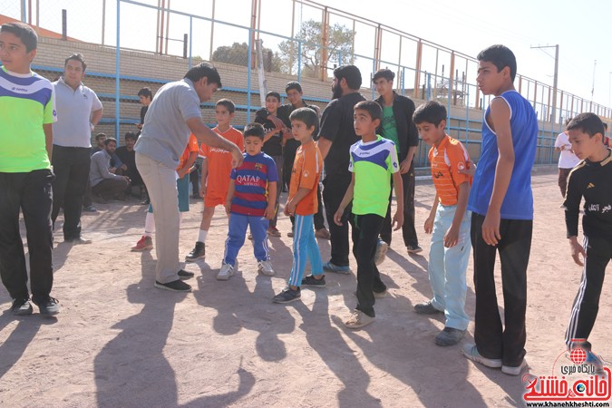 مسابقات دومیدانی به مناسبت هفته تربیت بدنی در استادیوم تختی رفسنجان برگزار شد