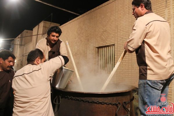 آئین حلیم پزی به همت جوانان رفسنجانی در خیابان آذر 5
