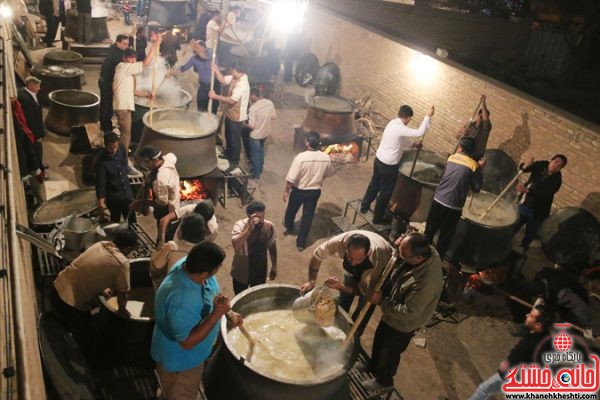 آئین حلیم پزی به همت جوانان رفسنجانی در خیابان آذر 5