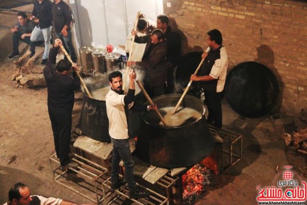 آئین حلیم پزی به همت جوانان رفسنجانی در خیابان آذر 5