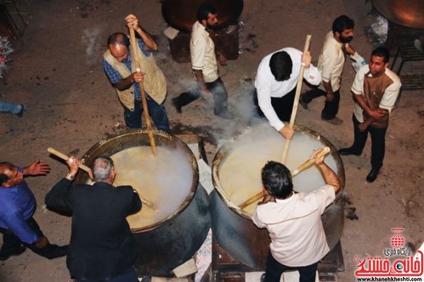 آئین حلیم پزی به همت جوانان رفسنجانی در خیابان آذر 5